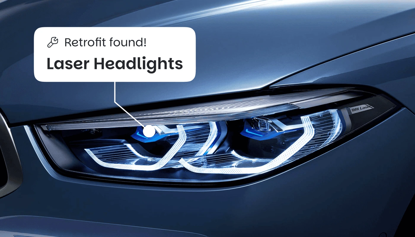 Közeli kép egy utólag beépítettként azonosított BMW lézerfényszóróról